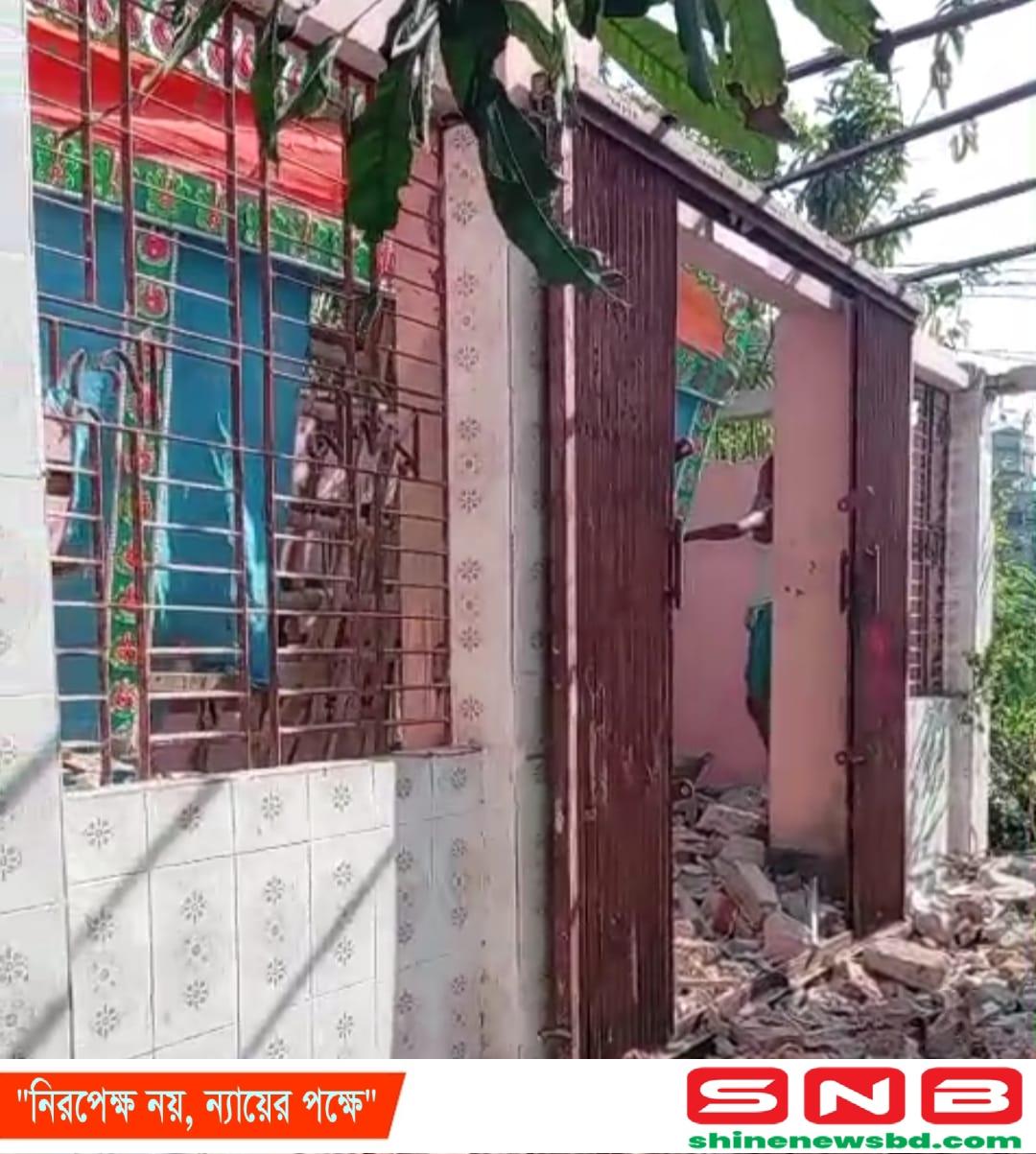 রাতের আঁধারে প্রাচীণ দুর্গা মন্দির ভাঙচুর করে জমি দখল